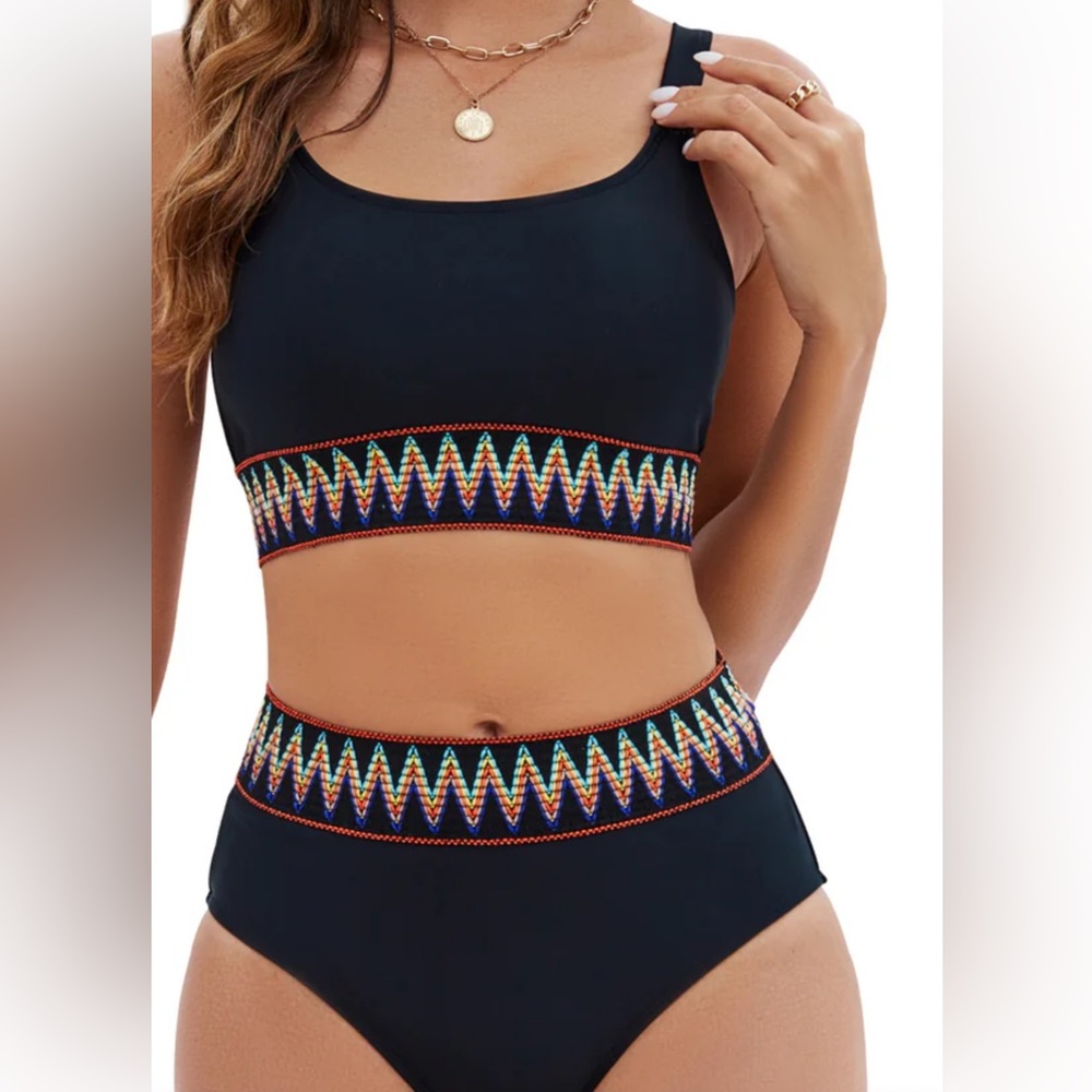 DaiLiWei Two Piece Sports Bathing Suits Crop Tops Ribbed Bikini Black SZ M. NEW